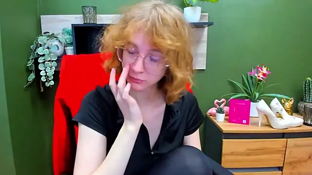 Snapshot of juicyPenny chatting on November 4, 2025, 7:34 am juicyPenny online show from November 4, 2025, 7:34 am