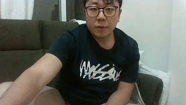 Snapshot of KaylanBMB chatting on October 15, 2025, 2:36 pm KaylanBMB online show from October 15, 2025, 2:36 pm