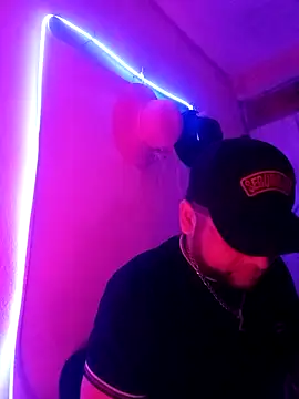 Snapshot of RandalHot chatting on November 29, 2025, 6:35 am RandalHot online show from November 29, 2025, 6:35 am