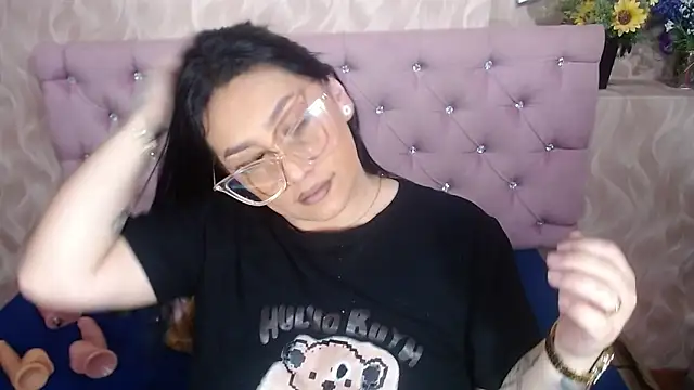 Naomi Braunx online show from November 19, 2025, 1:11 pm