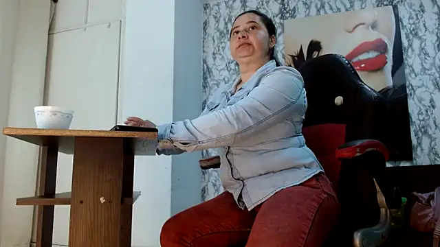 Snapshot of mariani_smith chatting on December 2, 2025, 12:07 pm mariani smith online show from December 2, 2025, 12:07 pm