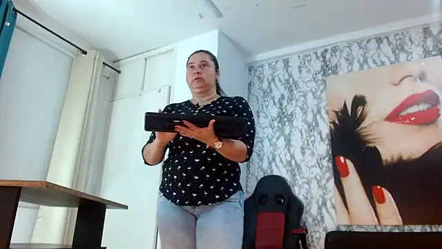 Snapshot of mariani_smith chatting on October 18, 2025, 12:18 pm mariani smith online show from October 18, 2025, 12:18 pm