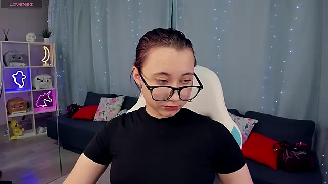 Snapshot of ClaraParks chatting on December 1, 2025, 7:04 pm ClaraParks online show from December 1, 2025, 7:04 pm