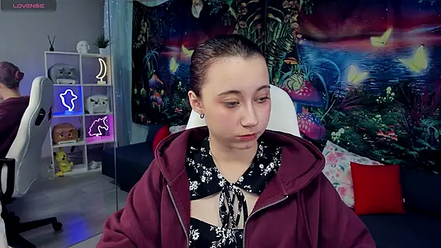 Snapshot of ClaraParks chatting on December 2, 2025, 8:21 pm ClaraParks online show from December 2, 2025, 8:21 pm