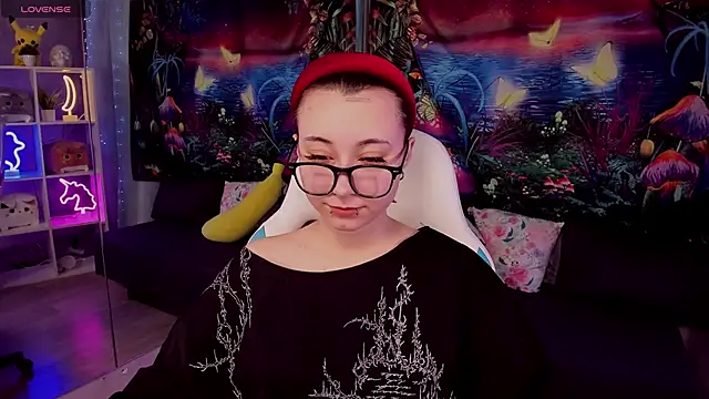 Snapshot of ClaraParks chatting on March 7, 2026, 7:08 pm ClaraParks online show from March 7, 2026, 7:08 pm