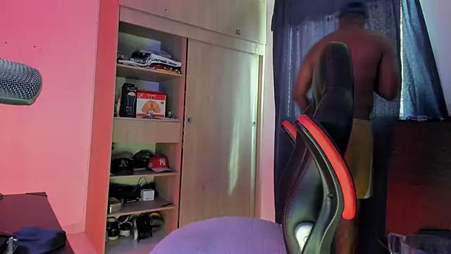 Snapshot of CorvisXnc0012 chatting on October 13, 2025, 7:04 pm CorvisXnc0012 online show from October 13, 2025, 7:04 pm