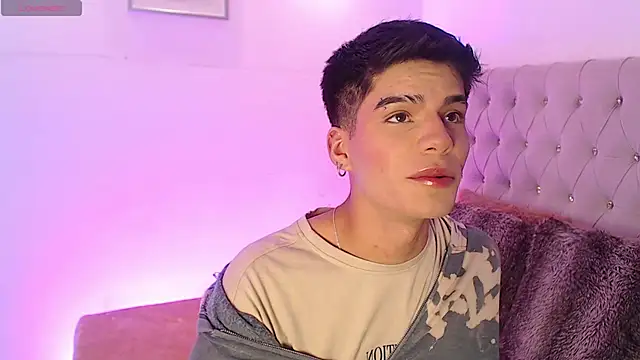 Dulcey  online show from November 13, 2025, 4:49 am