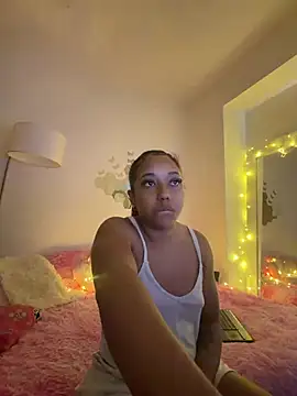 Snapshot of _Zahara_ chatting on August 5, 2026, 10:48 pm Zahara online show from August 5, 2026, 10:48 pm