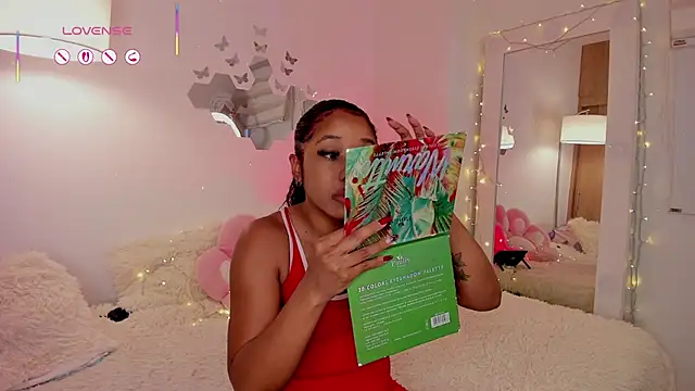 Snapshot of _Zahara_ chatting on July 24, 2026, 11:01 pm Zahara online show from July 24, 2026, 11:01 pm
