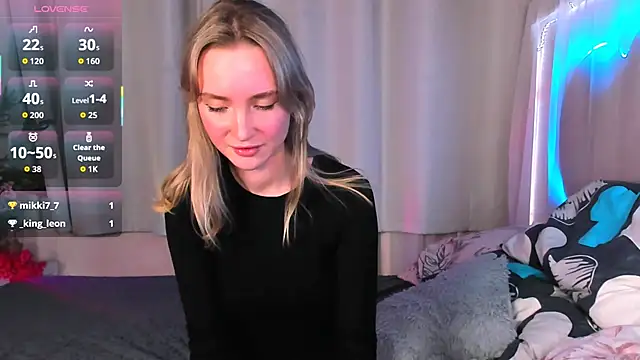 Snapshot of EllaBloom chatting on November 7, 2025, 5:39 pm EllaBloom online show from November 7, 2025, 5:39 pm