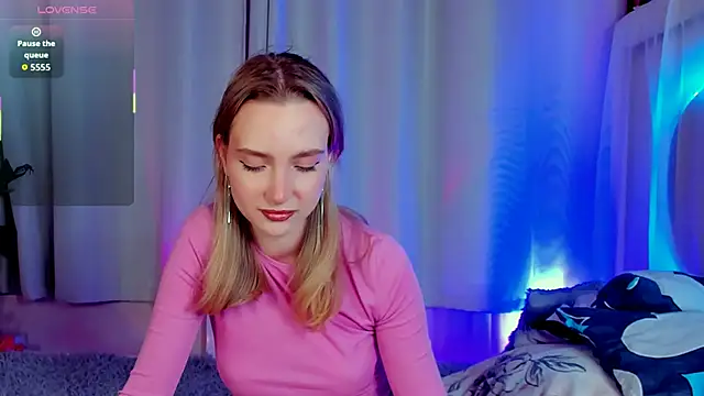 Snapshot of EllaBloom chatting on November 30, 2025, 2:40 pm EllaBloom online show from November 30, 2025, 2:40 pm