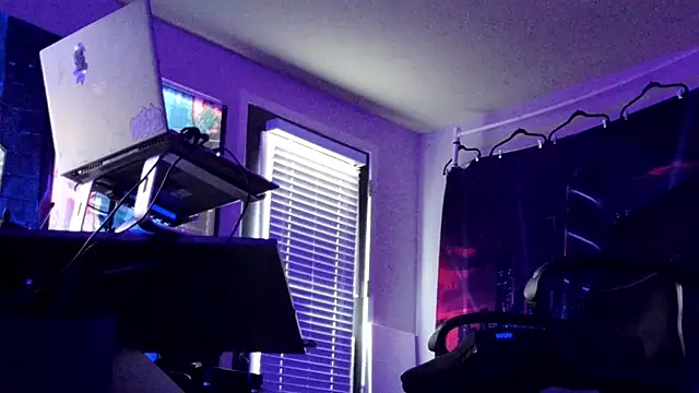 Snapshot of glitterboxx chatting on June 20, 2026, 11:10 pm glitterboxx online show from June 20, 2026, 11:10 pm