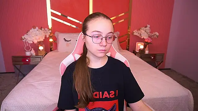 Snapshot of ArrinaWairr chatting on December 15, 2025, 8:53 am ArrinaWairr online show from December 15, 2025, 8:53 am