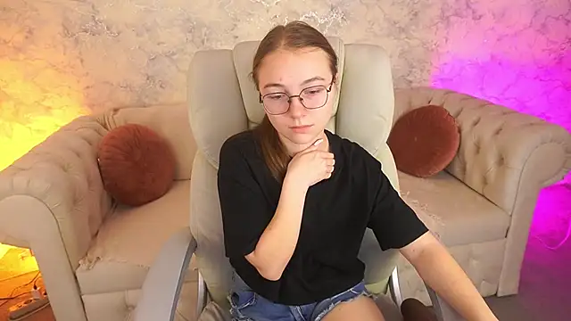 Snapshot of ArrinaWairr chatting on November 4, 2025, 8:40 am ArrinaWairr online show from November 4, 2025, 8:40 am