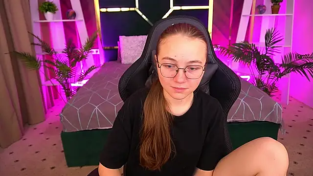 Snapshot of ArrinaWairr chatting on November 5, 2025, 9:01 am ArrinaWairr online show from November 5, 2025, 9:01 am