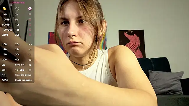 Snapshot of TrixiBell chatting on August 4, 2026, 7:24 am TrixiBell online show from August 4, 2026, 7:24 am