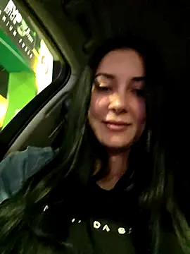 Snapshot of SaraViss20 chatting on October 15, 2025, 5:21 pm SaraViss20 online show from October 15, 2025, 5:21 pm