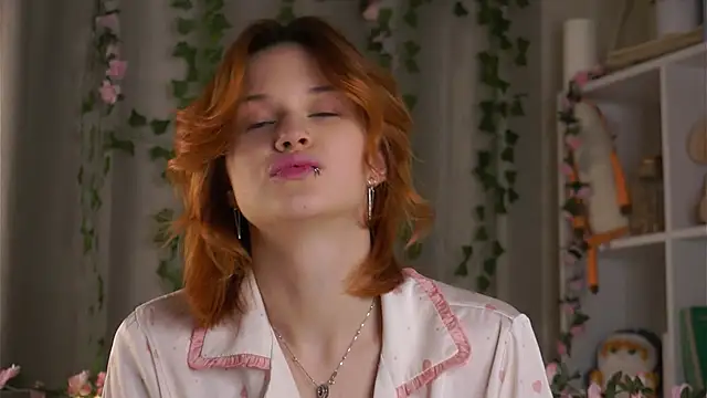 Snapshot of BlytheBenny chatting on November 11, 2025, 12:27 am BlytheBenny online show from November 11, 2025, 12:27 am