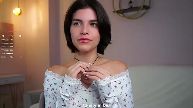 Snapshot of EleneButton chatting on November 8, 2025, 1:09 am EleneButton online show from November 8, 2025, 1:09 am