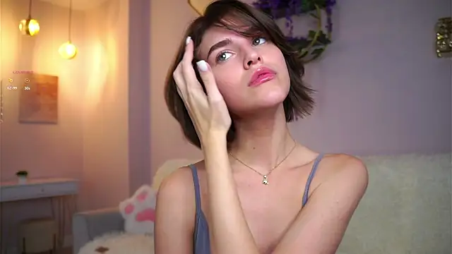 Snapshot of EleneButton chatting on October 25, 2025, 1:05 am EleneButton online show from October 25, 2025, 1:05 am