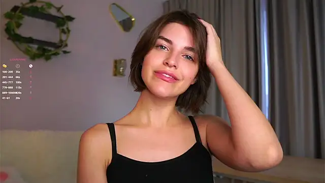 Snapshot of EleneButton chatting on October 13, 2025, 1:29 am EleneButton online show from October 13, 2025, 1:29 am