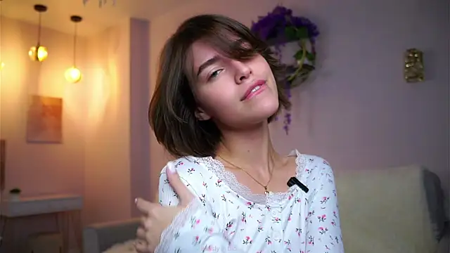 Snapshot of EleneButton chatting on October 26, 2025, 1:06 am EleneButton online show from October 26, 2025, 1:06 am