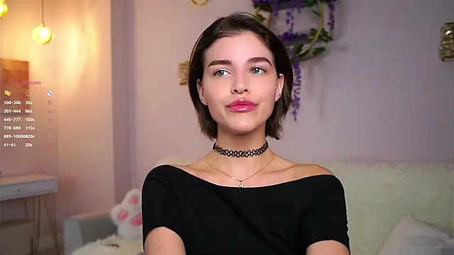 Snapshot of EleneButton chatting on October 24, 2025, 1:04 am EleneButton online show from October 24, 2025, 1:04 am