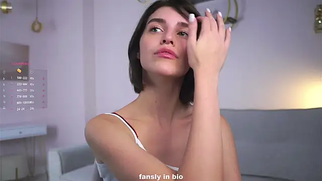 Snapshot of EleneButton chatting on November 13, 2025, 1:31 am EleneButton online show from November 13, 2025, 1:31 am