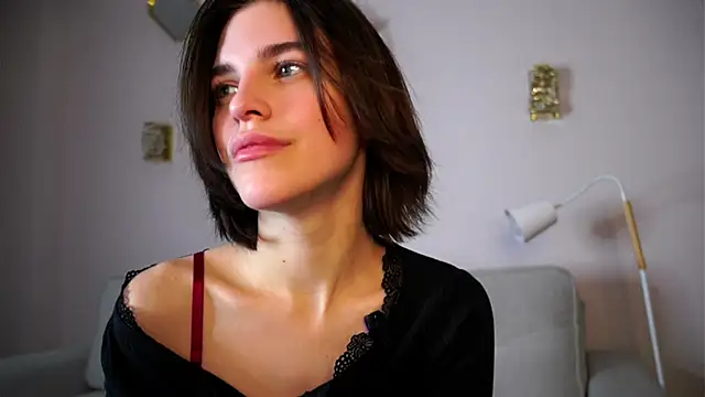 Snapshot of EleneButton chatting on December 3, 2025, 1:17 am EleneButton online show from December 3, 2025, 1:17 am