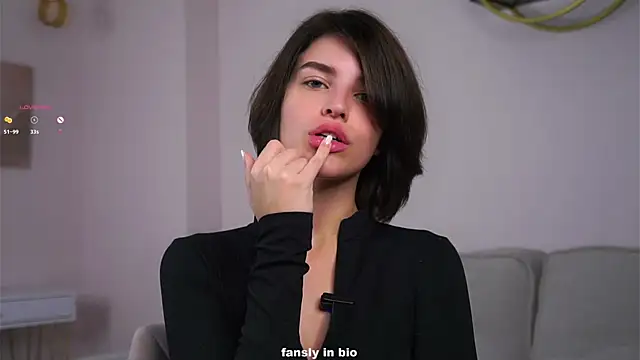 Snapshot of EleneButton chatting on November 15, 2025, 1:09 am EleneButton online show from November 15, 2025, 1:09 am