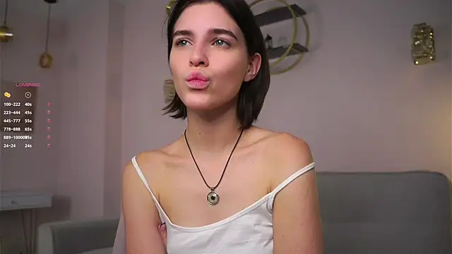 Snapshot of EleneButton chatting on November 27, 2025, 2:01 am EleneButton online show from November 27, 2025, 2:01 am