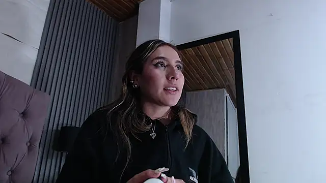 Snapshot of Bonnali_lune chatting on February 25, 2026, 10:31 pm Bonnali lune online show from February 25, 2026, 10:31 pm