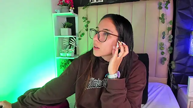 Snapshot of Bonnali_lune chatting on February 5, 2026, 10:05 pm Bonnali lune online show from February 5, 2026, 10:05 pm