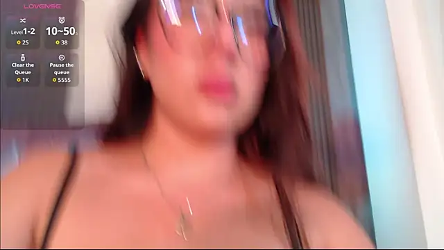 Snapshot of Bonnali_lune chatting on November 12, 2025, 10:02 pm Bonnali lune online show from November 12, 2025, 10:02 pm