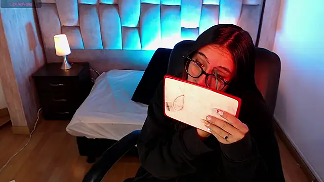 Snapshot of Bonnali_lune chatting on February 15, 2026, 12:59 pm Bonnali lune online show from February 15, 2026, 12:59 pm