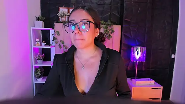 Snapshot of Bonnali_lune chatting on October 31, 2025, 2:35 pm Bonnali lune online show from October 31, 2025, 2:35 pm