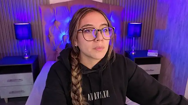 Snapshot of Bonnali_lune chatting on February 19, 2026, 7:33 pm Bonnali lune online show from February 19, 2026, 7:33 pm