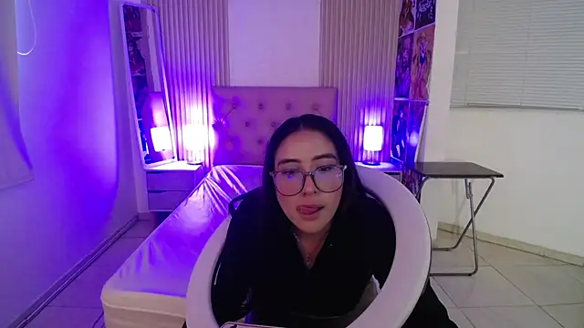 Snapshot of Bonnali_lune chatting on October 11, 2025, 10:11 pm Bonnali lune online show from October 11, 2025, 10:11 pm