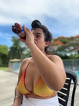 JuanitaMore01 online show from June 24, 2026, 3:43 pm