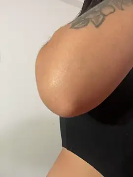 Snapshot of JuanitaMore01 chatting on February 13, 2026, 9:37 pm JuanitaMore01 online show from February 13, 2026, 9:37 pm