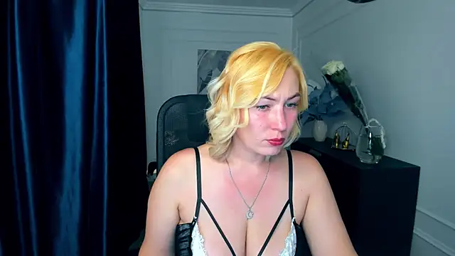 CamilaFatem online show from September 23, 2025, 8:05 pm