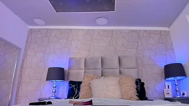 Emely florence  online show from November 30, 2025, 2:34 am