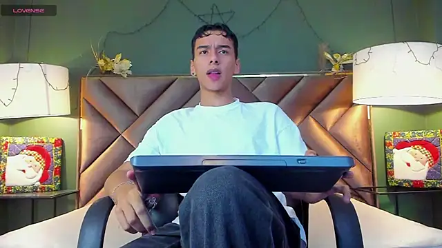 Aiden Royce online show from December 14, 2025, 5:57 am