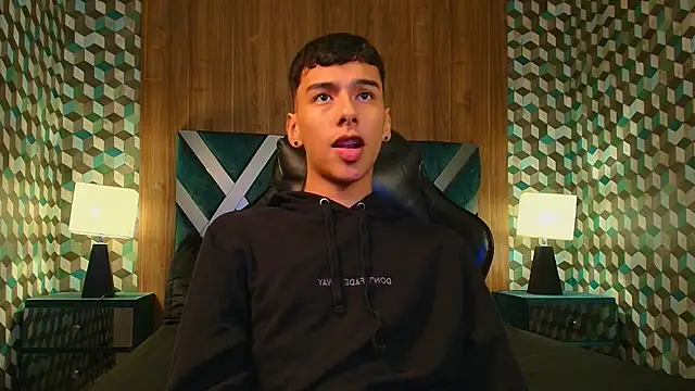 Aiden Royce online show from October 24, 2025, 5:39 am