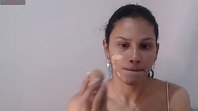 Snapshot of JessGarcia chatting on November 4, 2025, 1:04 pm JessGarcia online show from November 4, 2025, 1:04 pm