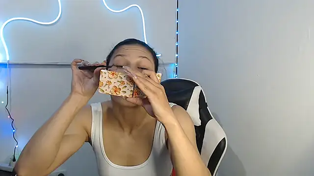 Snapshot of JessGarcia chatting on December 3, 2025, 1:10 pm JessGarcia online show from December 3, 2025, 1:10 pm