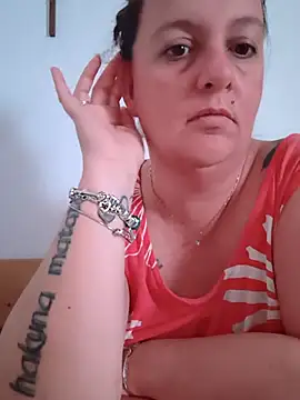 LaReginaNera online show from April 13, 2026, 8:02 pm