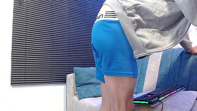 Snapshot of Isaac_tan chatting on October 4, 2025, 5:09 am Isaac tan online show from October 4, 2025, 5:09 am