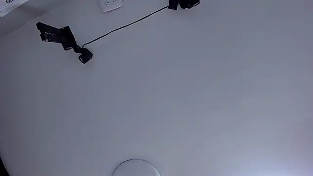 AnnieAndReach online show from October 21, 2025, 7:13 pm