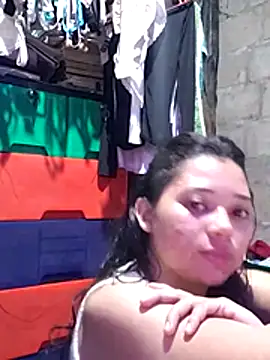 Snapshot of Violethroos chatting on December 4, 2025, 4:00 am Violethroos online show from December 4, 2025, 4:00 am